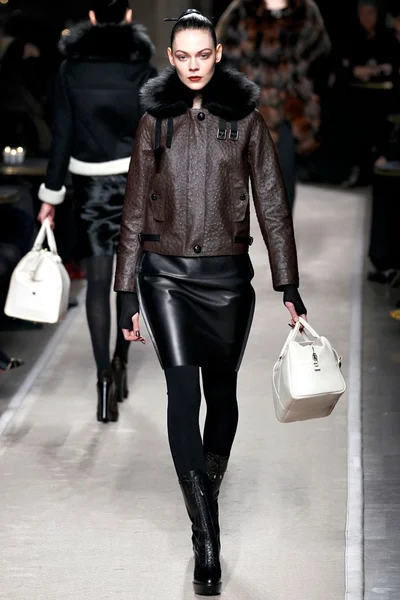 Look 11